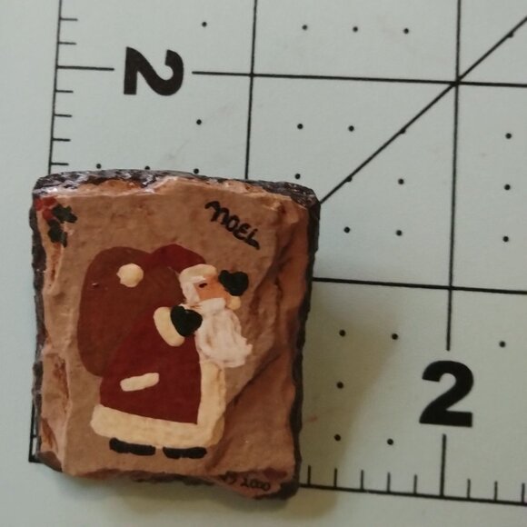 Santa Claus Pin Hand Painted Stone Noel Artisan Signed VS 2000 - Picture 3 of 7